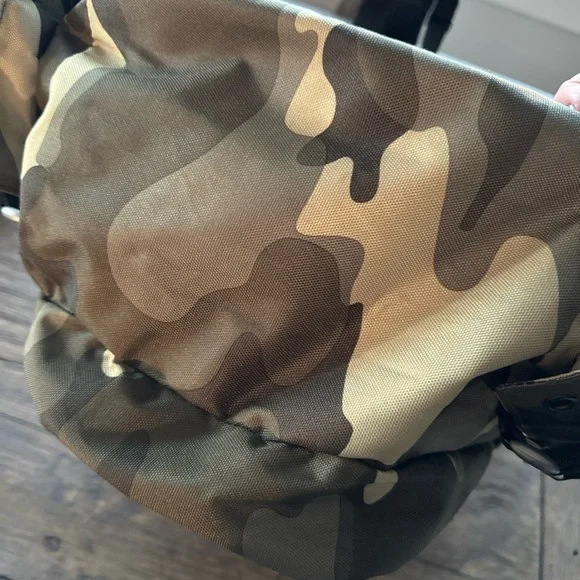 Oakley Mechanism Backpack NWT! Rare! - Picture 5 of 9